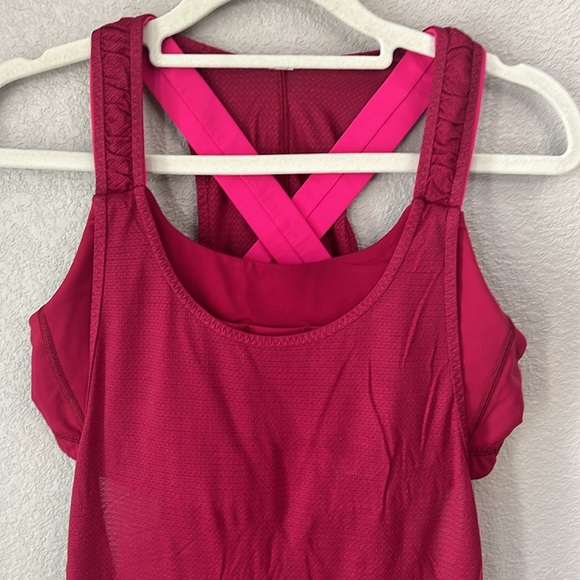 Lululemon Stash It Tank in Bumble Berry Size 8 - Picture 3 of 9